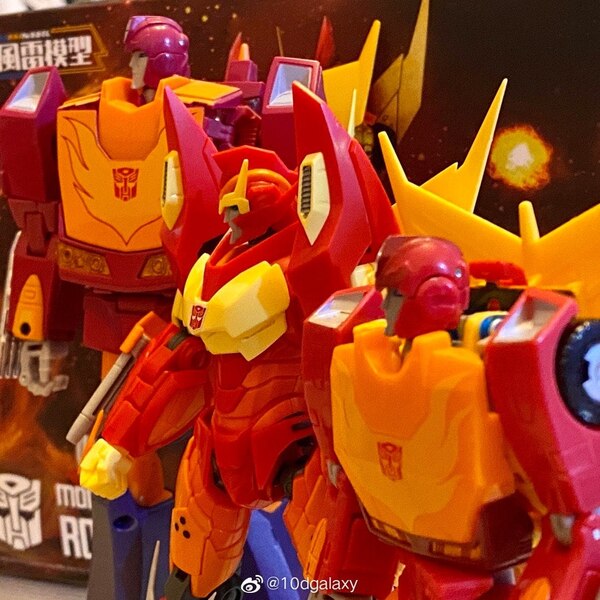 Flame Toys Furai Model IDW Rodimus In Hand Image  (13 of 16)